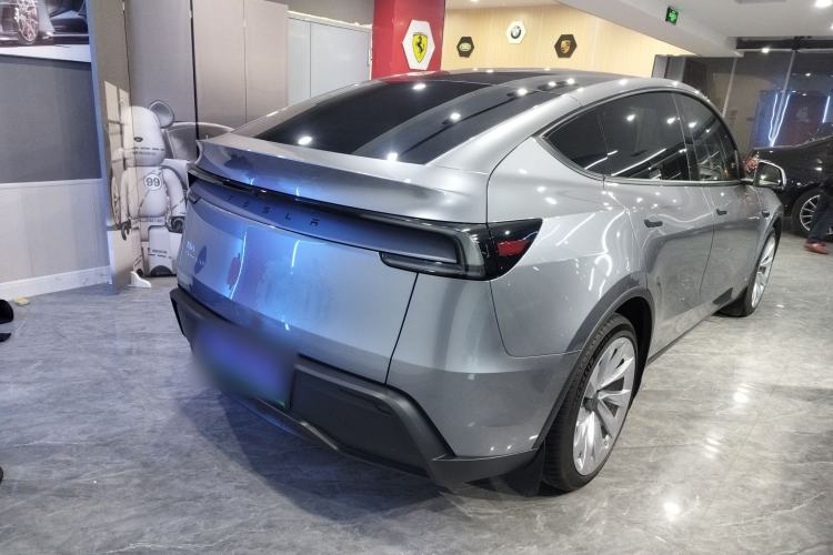 Used Tesla Model Y 2025 Long-Range All-Wheel-Drive Version
