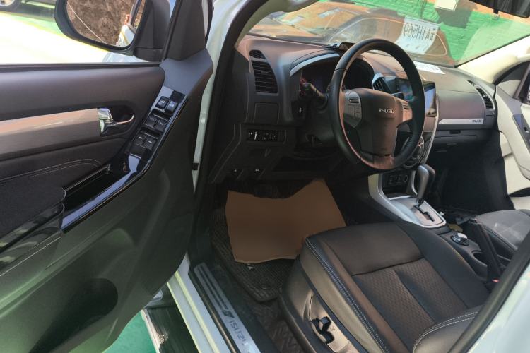 Used Isuzu mu-X 2017 3.0T Four-Wheel Drive Automatic Luxury 7-Seater China IV Standard