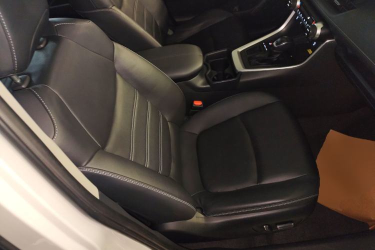 Used Toyota RAV4 2023 2.0L CVT Two-Wheel Drive Fashion Plus Edition
