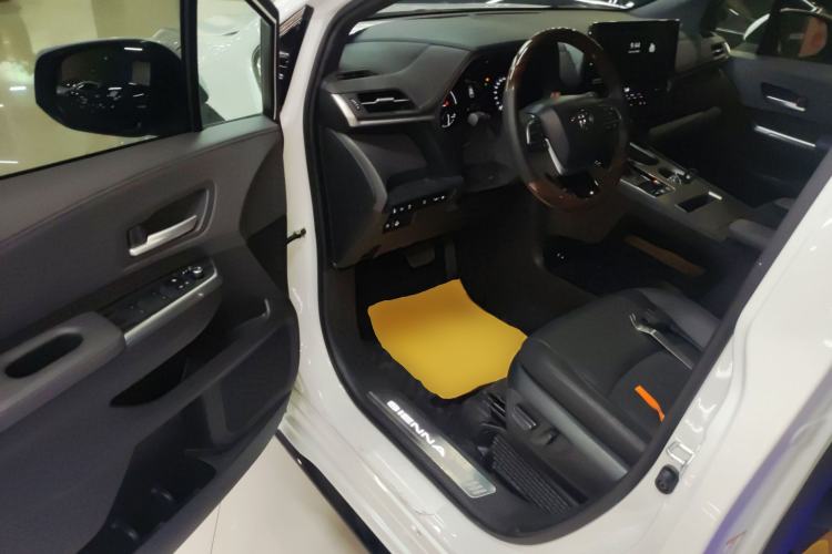 Used Toyota Sienna 2024 2.5L Hybrid Four-Wheel Drive Prestige Edition