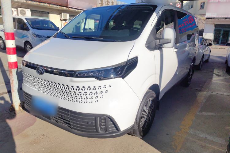 Used SAIC MAXUS Xintu V70 2023 2.0T Elite Edition Automatic Short Wheelbase Low Roof – 5/6 Seats