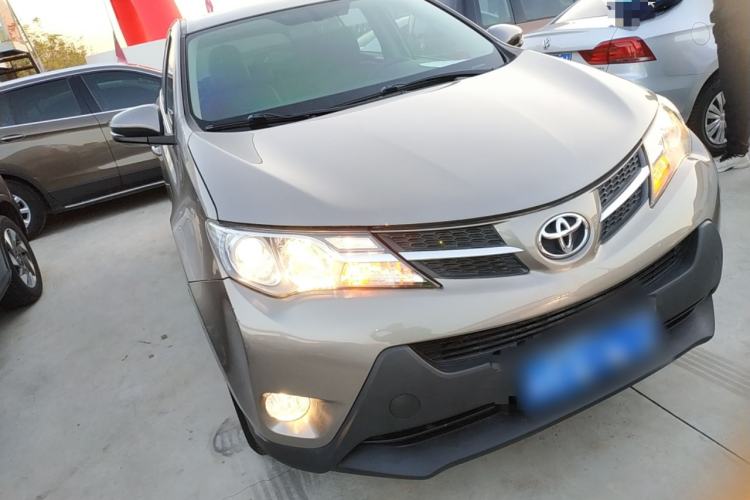 Used Toyota RAV4 2015 2.0L CVT Two-Wheel Drive Fashion Edition
