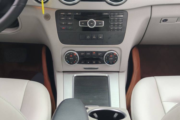 Used Mercedes-Benz GLK-Class 2015 GLK 260 4MATIC Dynamic Edition Ultimate Version
