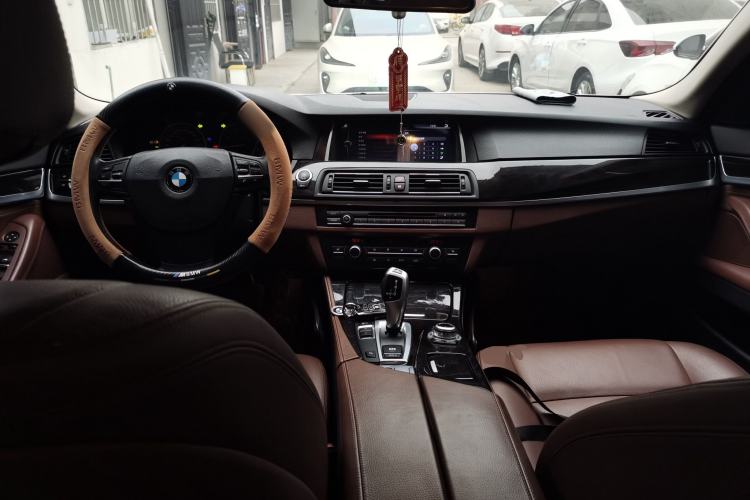 Used BMW 5 Series 2014 525Li Leading Model
