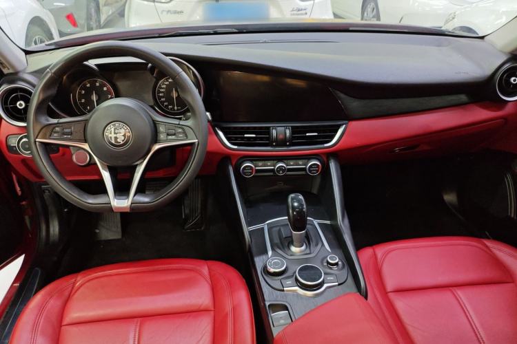 Used Alfa Romeo Giulia 2017 2.0T 200HP Luxury Edition
