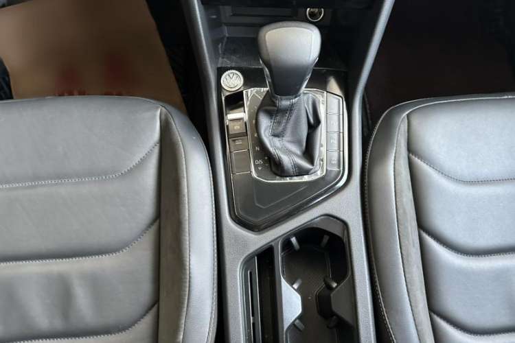 Used Volkswagen Tiguan L 2019 Revised 330TSI Automatic Two-Wheel Drive Smart & Luxury Edition China VI Standard
