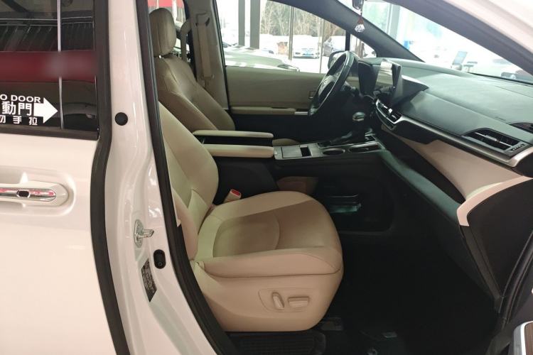 Used Toyota Granvia 2022 2.5L Hybrid Premium Edition
