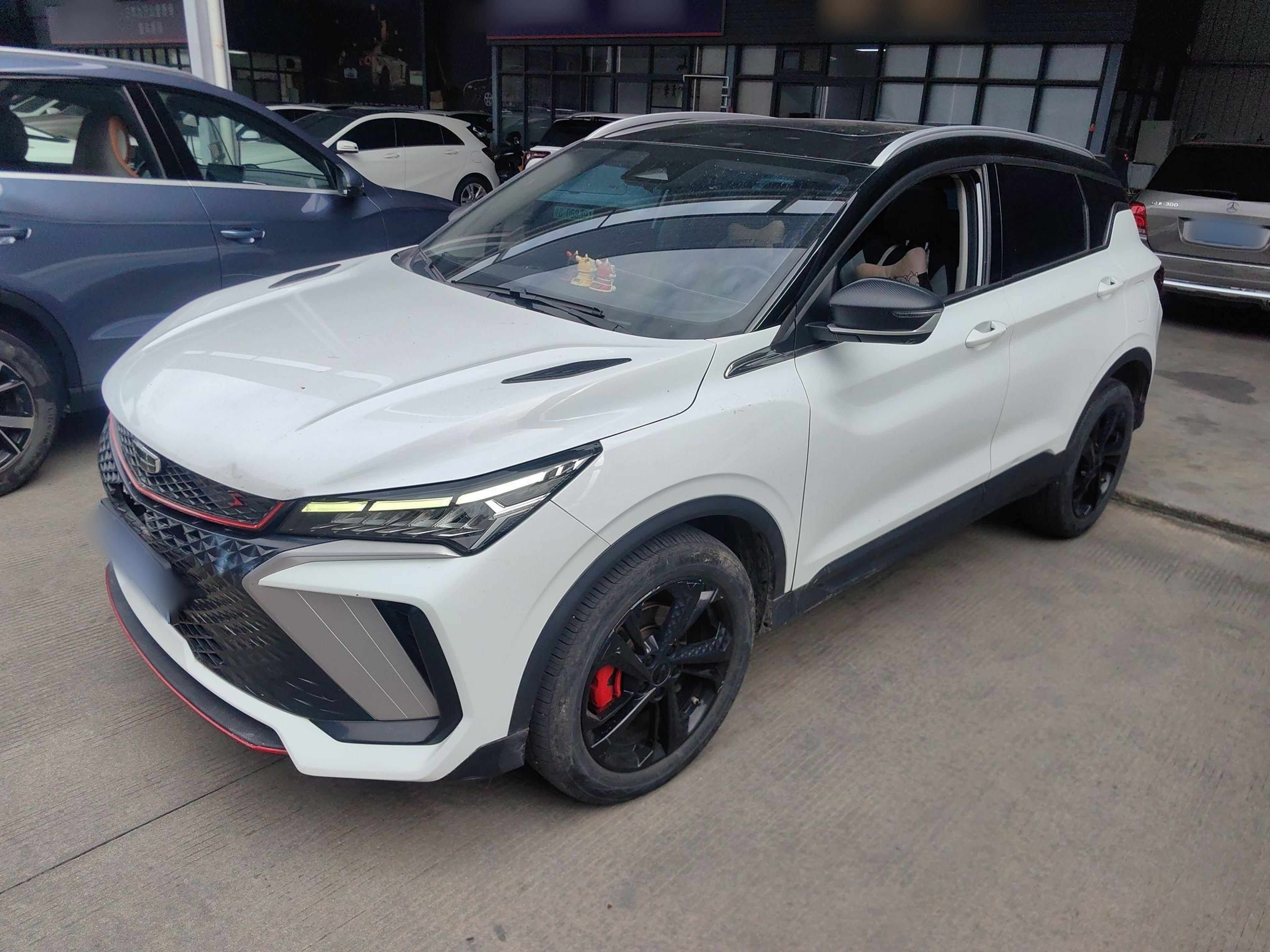 Под передней частью автомобиля