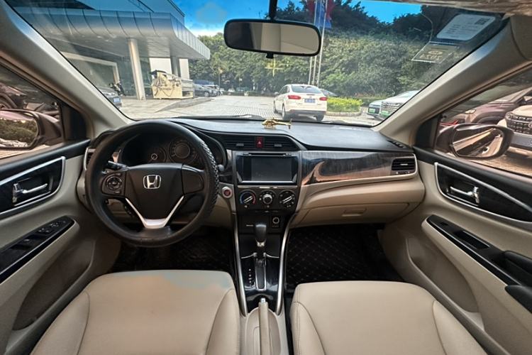 Used Honda Crider 2013 1.8L automatic luxury edition

