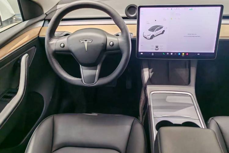 Used Tesla Model Y 2021 Long-Range All-Wheel-Drive Version
