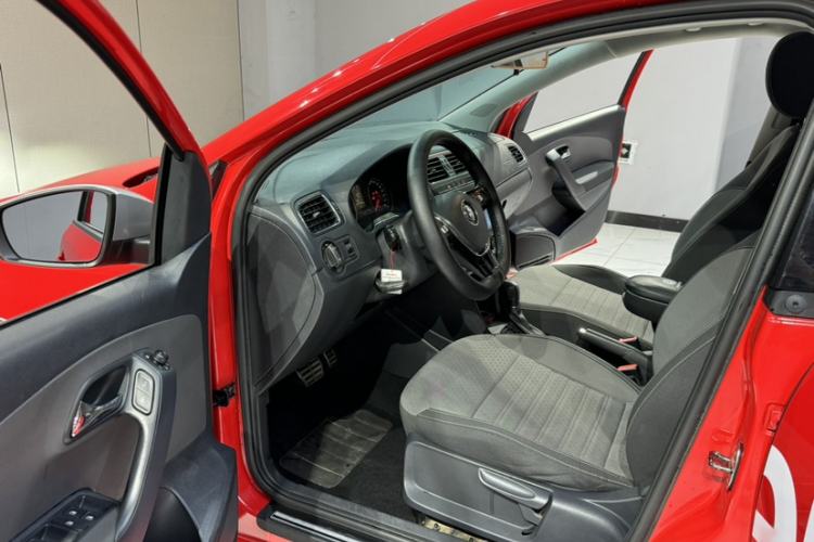 Used Volkswagen Polo 2014 1.6L Cross Polo Automatic
