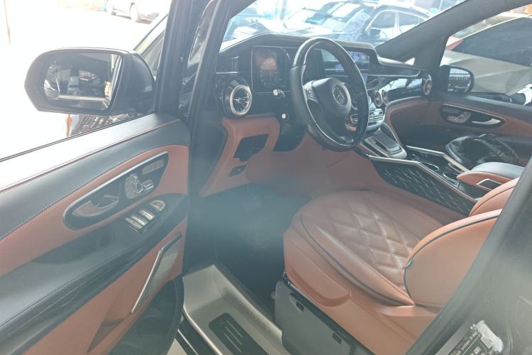 Used Mercedes-Benz Vito 2023 2.0T Elite Version 7 Seats
