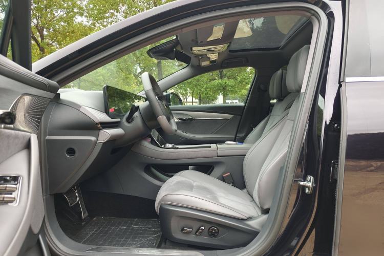 Used VOYAH PASSION 2024 PHEV Four-Wheel Drive Ultra-Long Range Flagship Model
