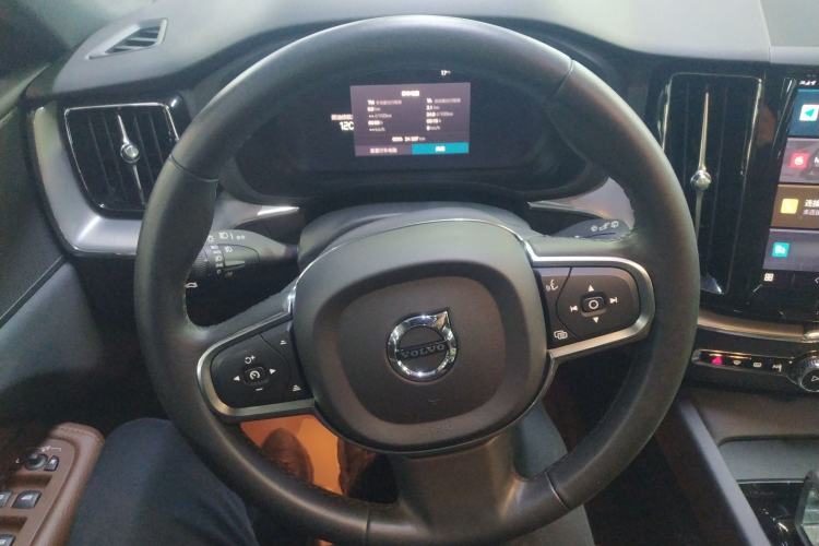 Used Volvo XC60 2022 B5 4x4 Zhiyi Luxury Edition
