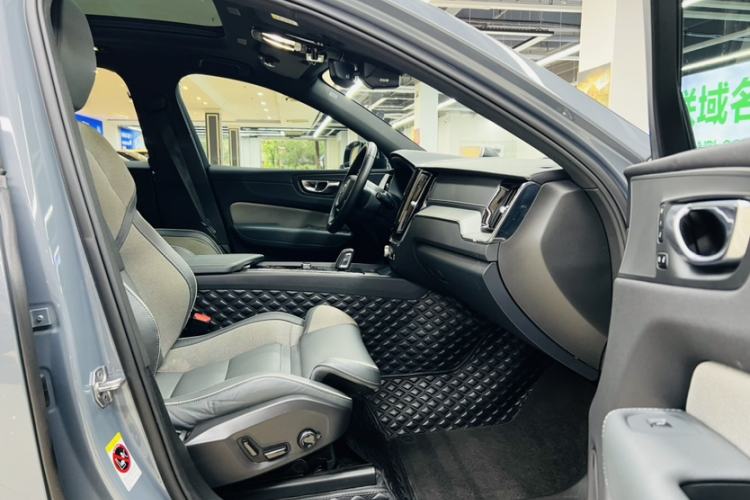 Used Volvo XC60 New Energy 2022 T8 Plug-in Hybrid All-Wheel Drive Zhiyuan Sport Edition
