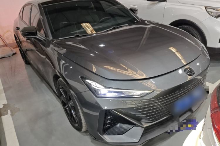 Used Changan UNI-V 2022 1.5T Prestige Version
