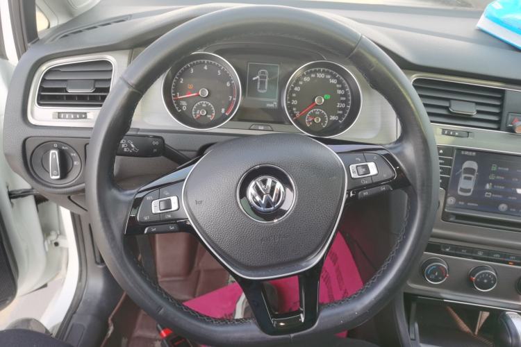 Used Volkswagen Golf 2016 230TSI Automatic Luxury Version
