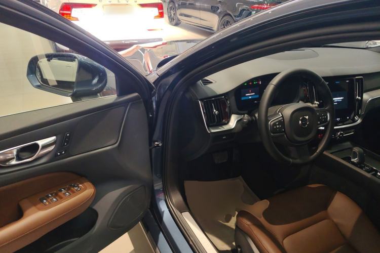 Used Volvo S60 2025 B4 Zhiyi Luxury Edition