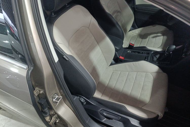 Used Volkswagen Golf 2017 230TSI Automatic Luxury Million-Vehicle Commemorative Edition