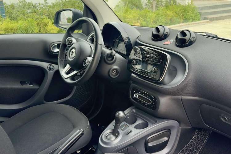 Used  fortwo 2015 1.0L 52 kW Hardtop Passion Edition
