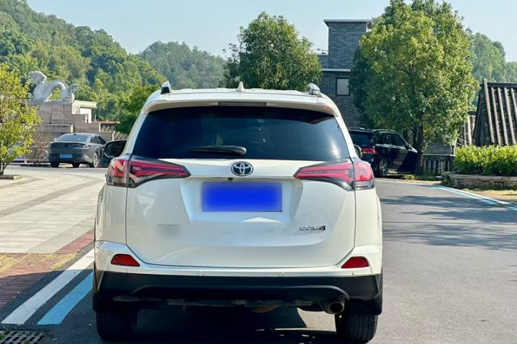 Used Toyota RAV4 2016 2.0L CVT Two-Wheel Drive Fashion Edition China V Standard