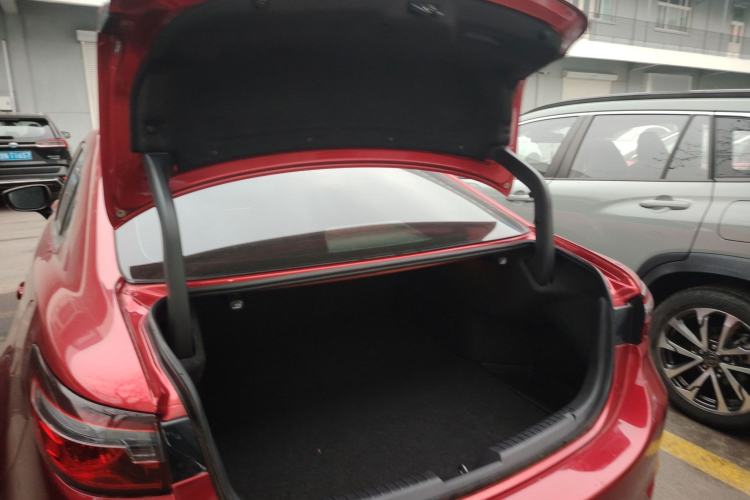 Used Mazda Atenza 2021 2.0L Blue Sky Luxury Edition
