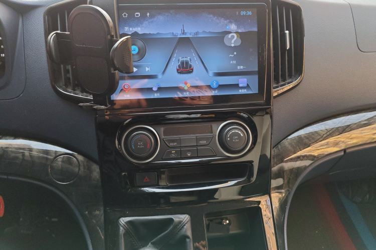 Used FORTHING Lingzhi PLUS 2023 2.0L Manual Luxury CNG 7-Seater