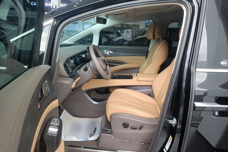 Used Denza D9 2022 DM-i 970 Four-Wheel Drive Flagship Model
