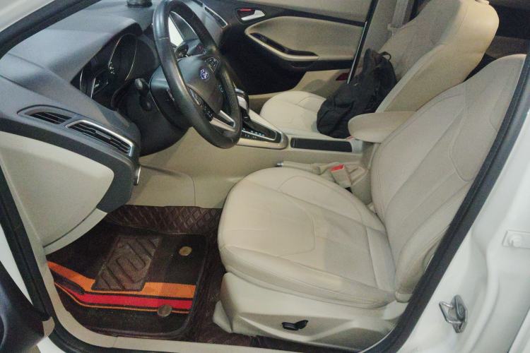 Used Ford Focus 2015 Sedan EcoBoost 180 Automatic Flagship Model
