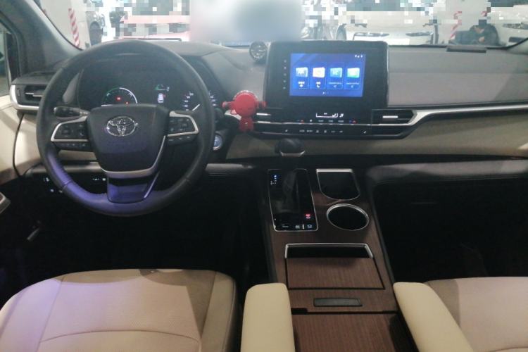 Used Toyota Sienna 2023 2.5L Hybrid Luxury Edition