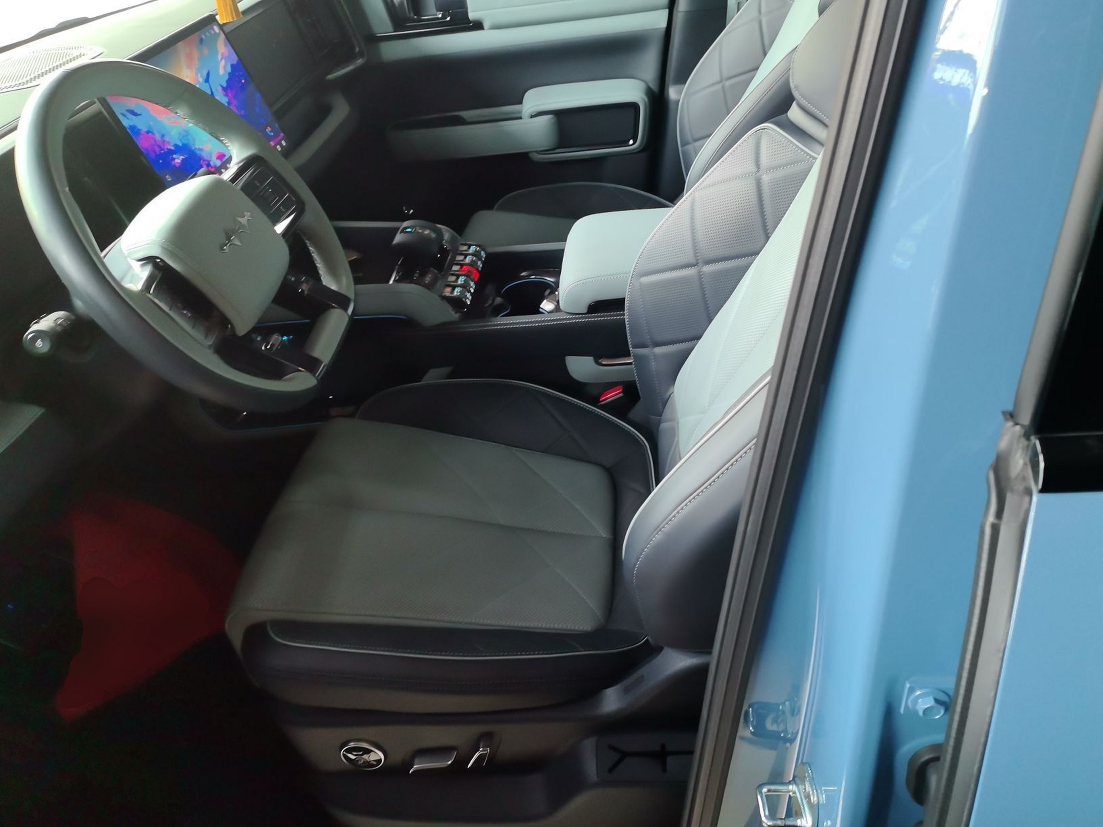 المقاعد الأمامية داخل السيارة