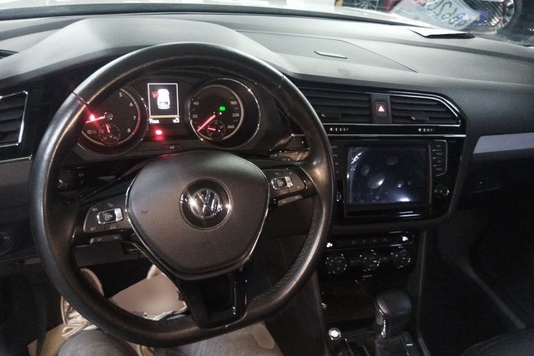 Used Volkswagen Tiguan L 2017 330TSI Automatic Two-Wheel Drive Comfort Edition
