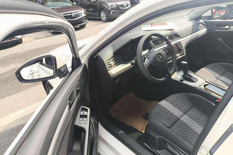 Used Volkswagen Lamando 2019 230TSI DSG Fashion Edition China VI
