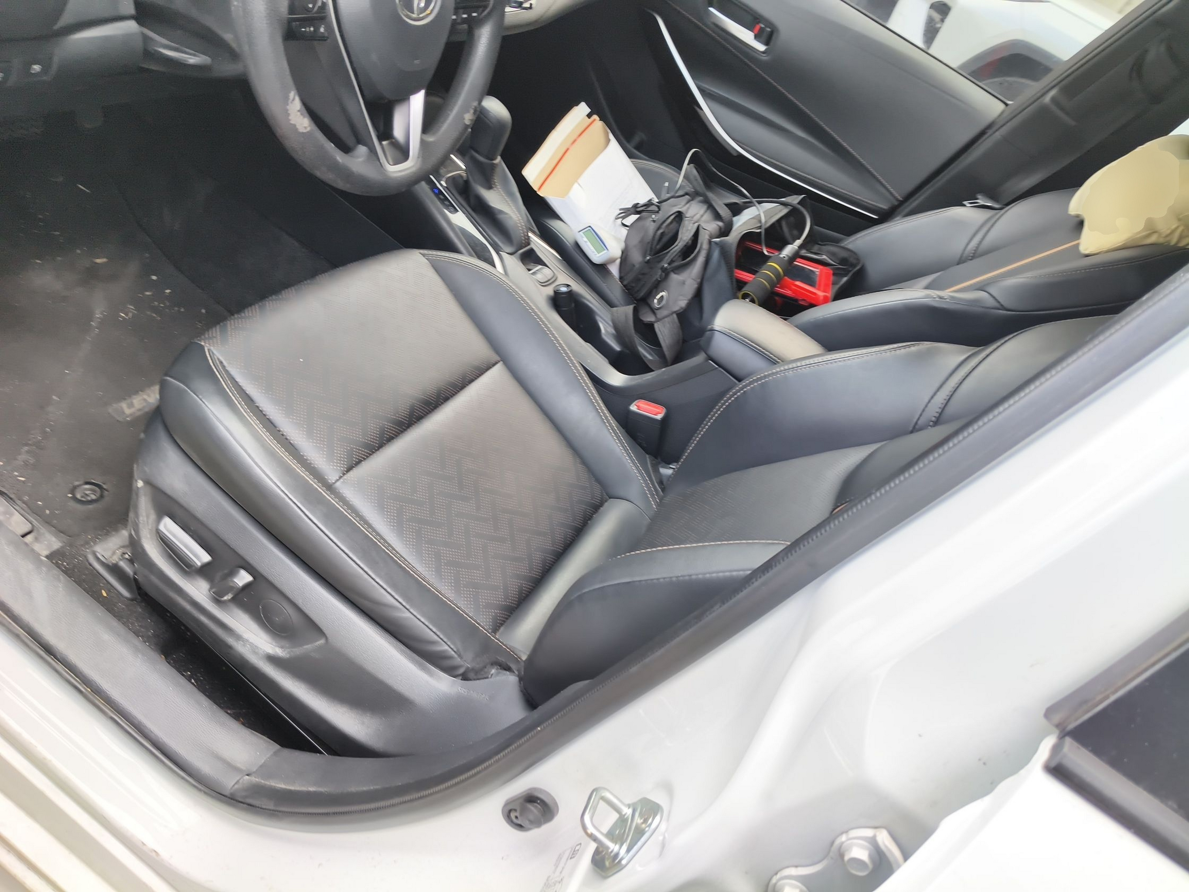 Переднее сиденье в автомобиле