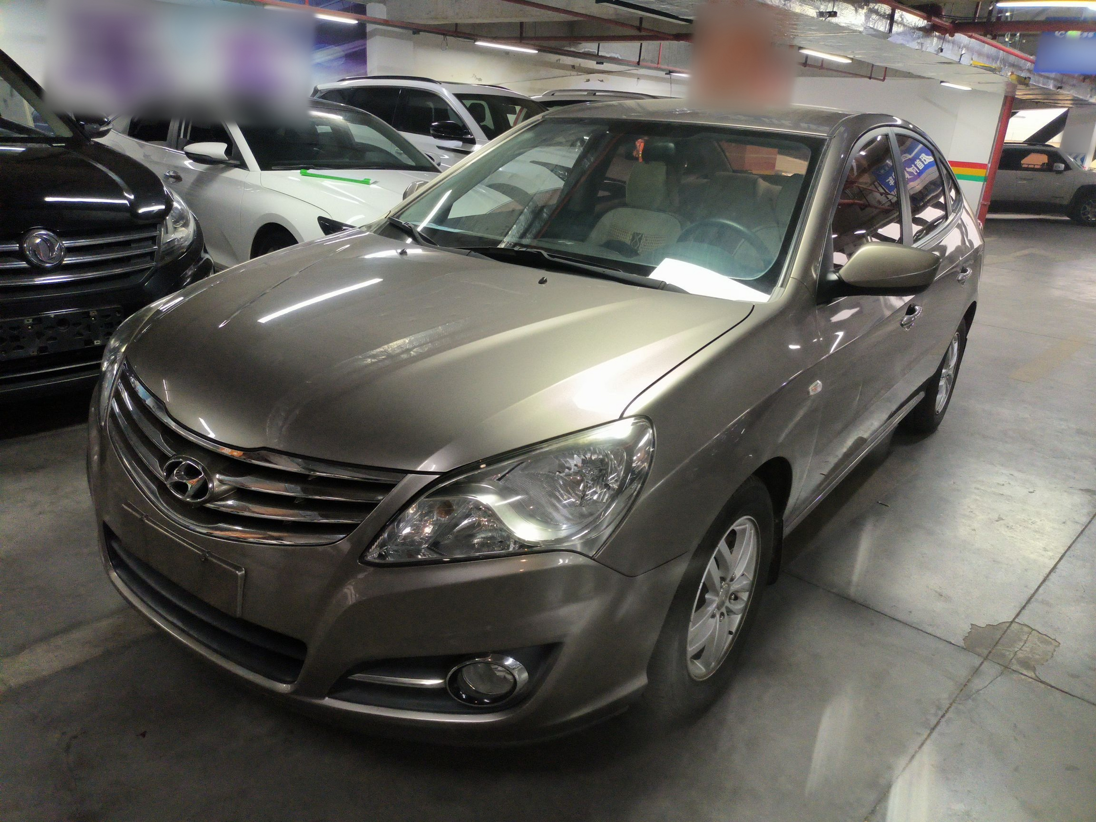 Под передней частью автомобиля