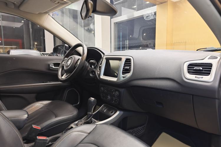 Used  Compass 2017 200T Automatic Family Edition
