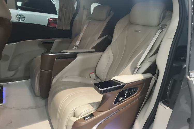 Used Buick GL8 2023 Land Executive Class Comfort Model