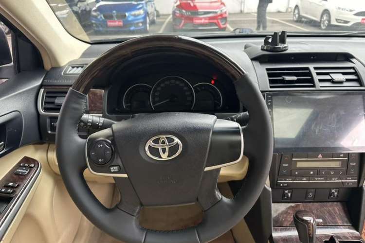 Used Toyota Camry 2016 2.0G 10th Anniversary Leading Edition
