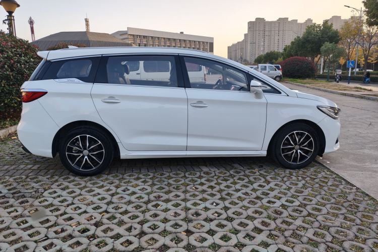 Used BYD Song MAX 2018 1.5T Automatic Smart Connect Elite Model with 6 Seats
