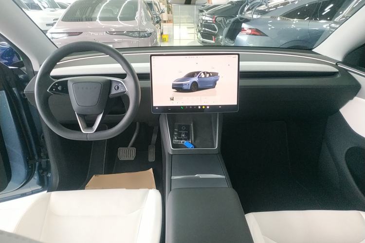 Used Tesla Model Y 2025 Rear-Wheel-Drive Version