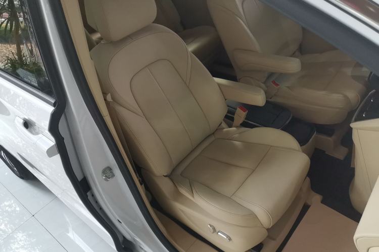 Used Buick GL8 2023 ES Lu Zun Deluxe Model
