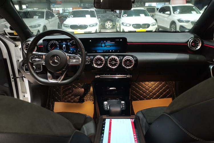 Used Mercedes-Benz A-Class 2022 Revised Version A 200 L Sport Sedan Fashionable Style
