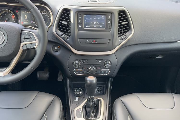 Used  Cherokee 2016 2.4L Professional Edition
