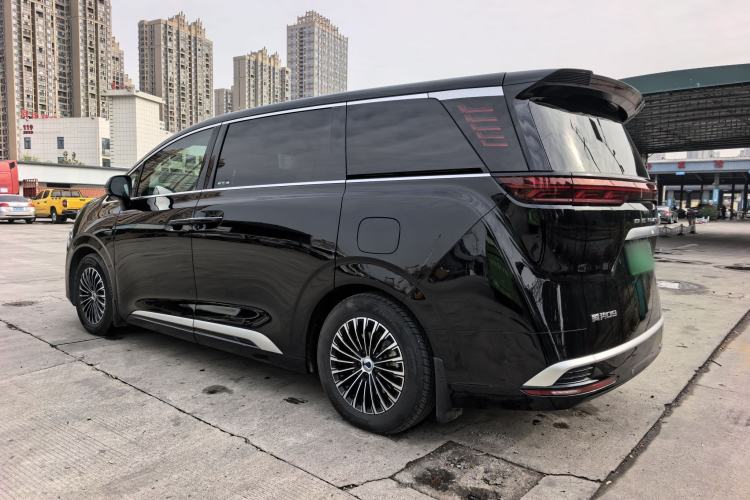 Used Denza D9 2022 DM-i 970 Four-Wheel Drive Prestige Model
