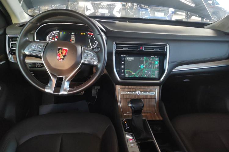 Used Roewe RX8 2019 30T Smart Connectivity Two-Wheel Drive Supreme Flagship Edition
