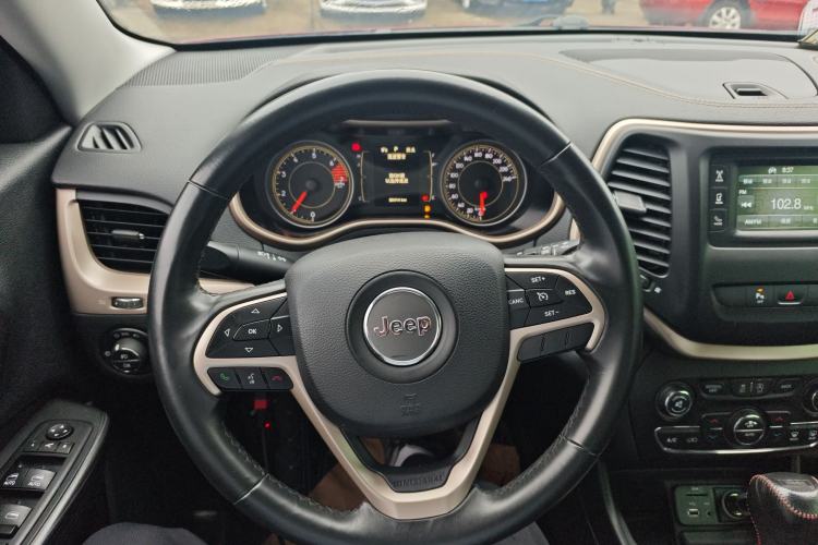 Used  Cherokee 2016 2.4L Leading Edition