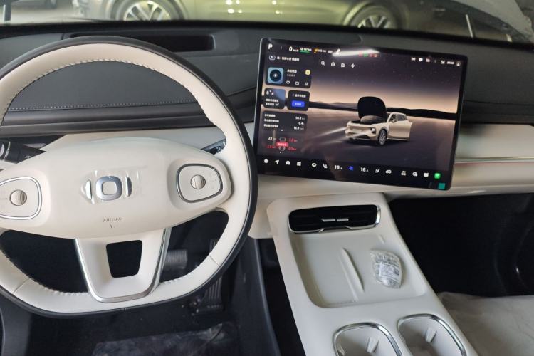 Used  Q07 2025 215 Prestige Edition
