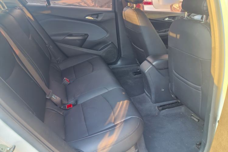 Used Chevrolet Cruze 2017 1.5L Hatchback Automatic Pioneer Sunroof Edition
