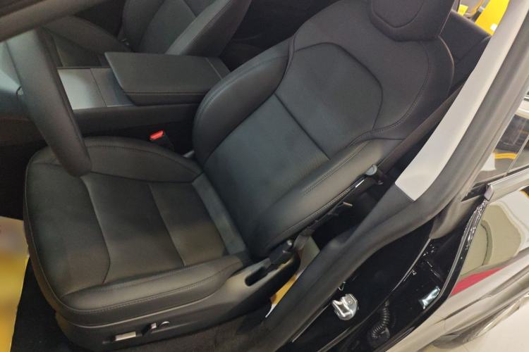 Used Tesla Model Y 2025 Rear-Wheel-Drive Version
