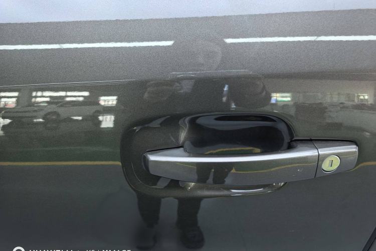 Used Buick GL8 2023 Land Executive Class Comfort Model
